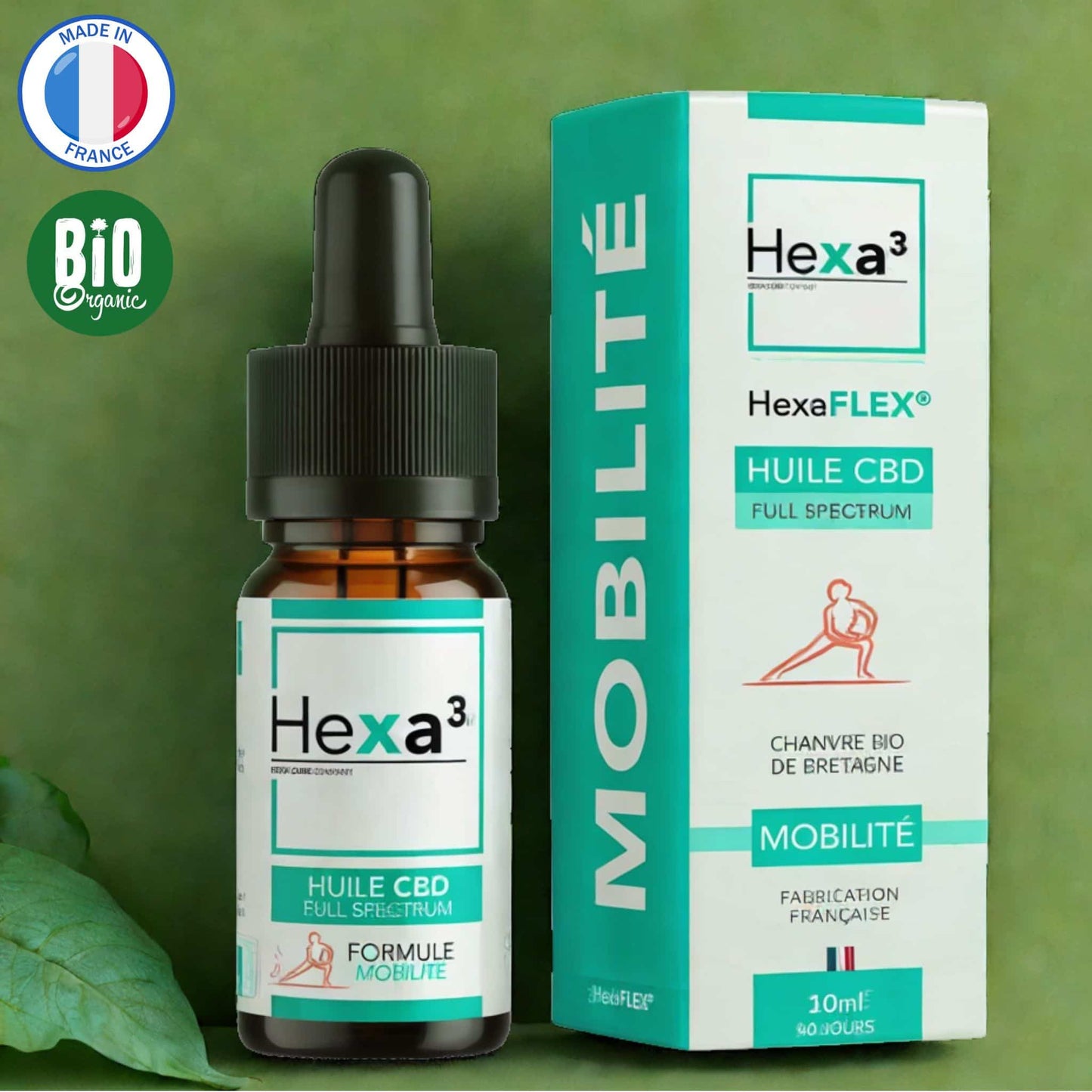 Huile CBD mobilité Full Spectrum avec flacon 10ml et packaging blanc aux accents verts. Logos Made in France et Bio, chanvre bio de Bretagne. Fond naturel avec feuilles de chanvre vertes.